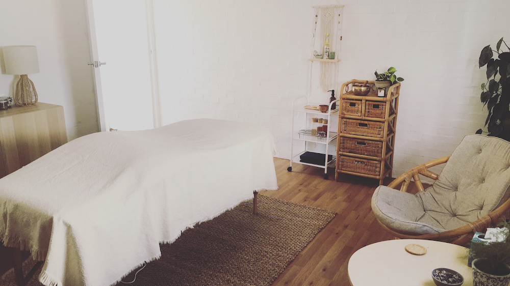 Floating Feather Massage Brighton – Ayurveda and Aromatherapy